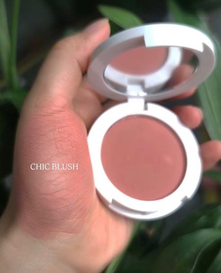 Chic blush